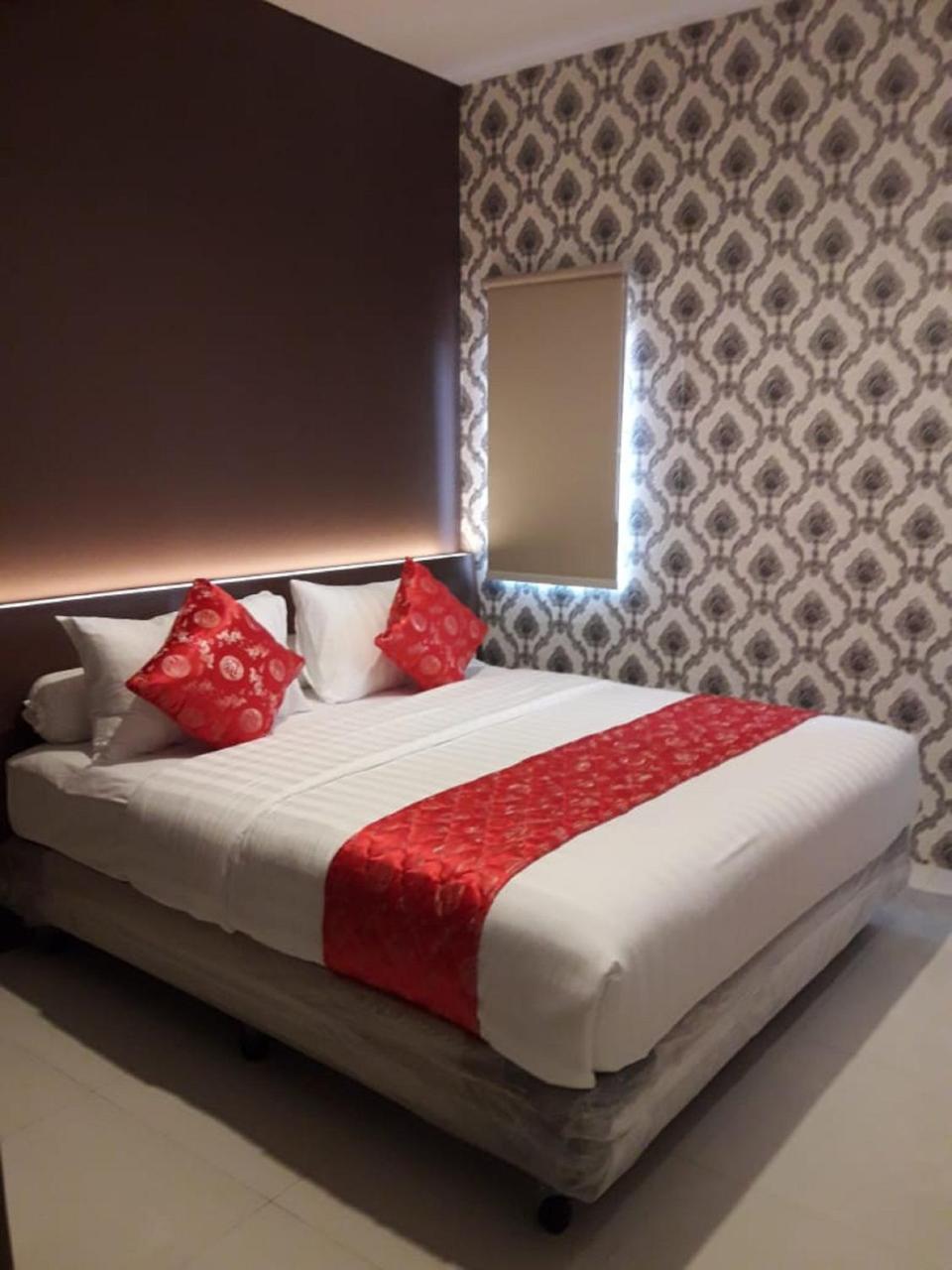 Fortune Front One Hotel Кендарі Екстер'єр фото
