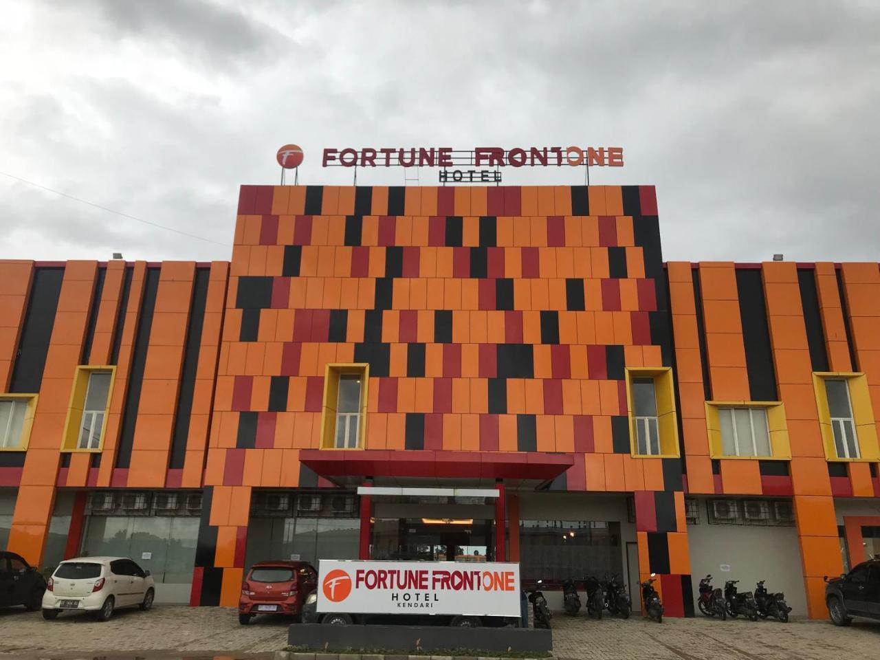 Fortune Front One Hotel Кендарі Екстер'єр фото