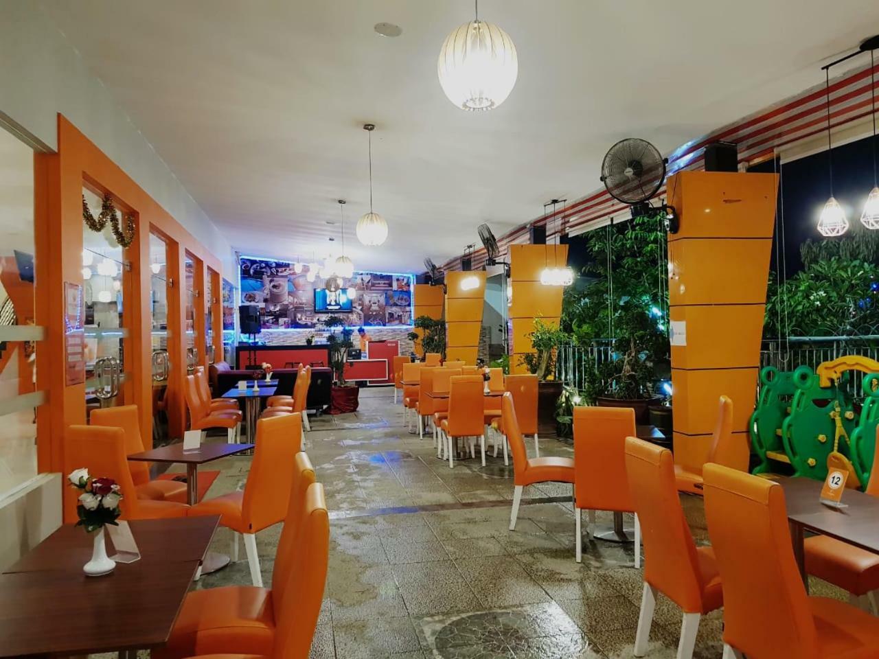 Fortune Front One Hotel Кендарі Екстер'єр фото