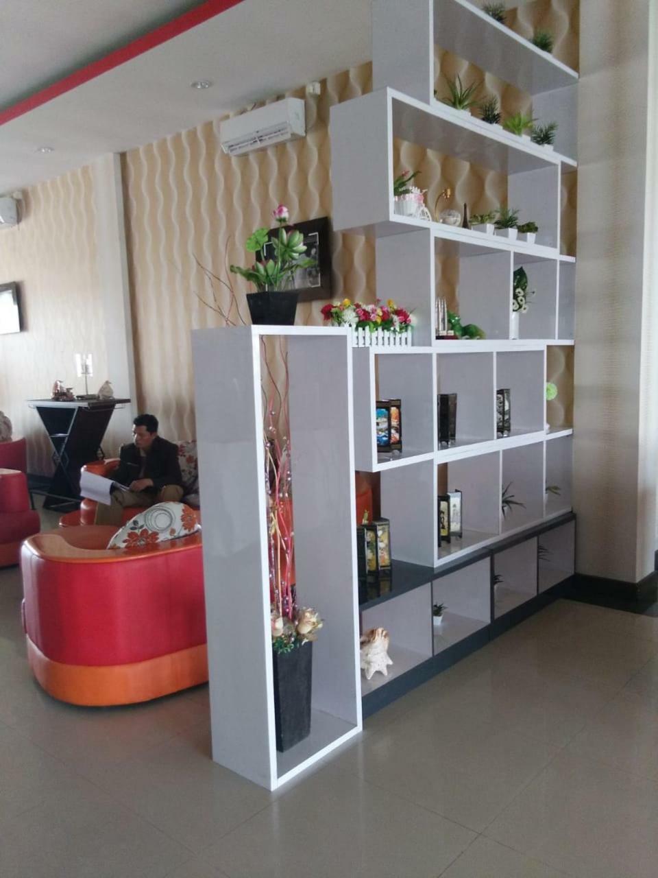 Fortune Front One Hotel Кендарі Екстер'єр фото