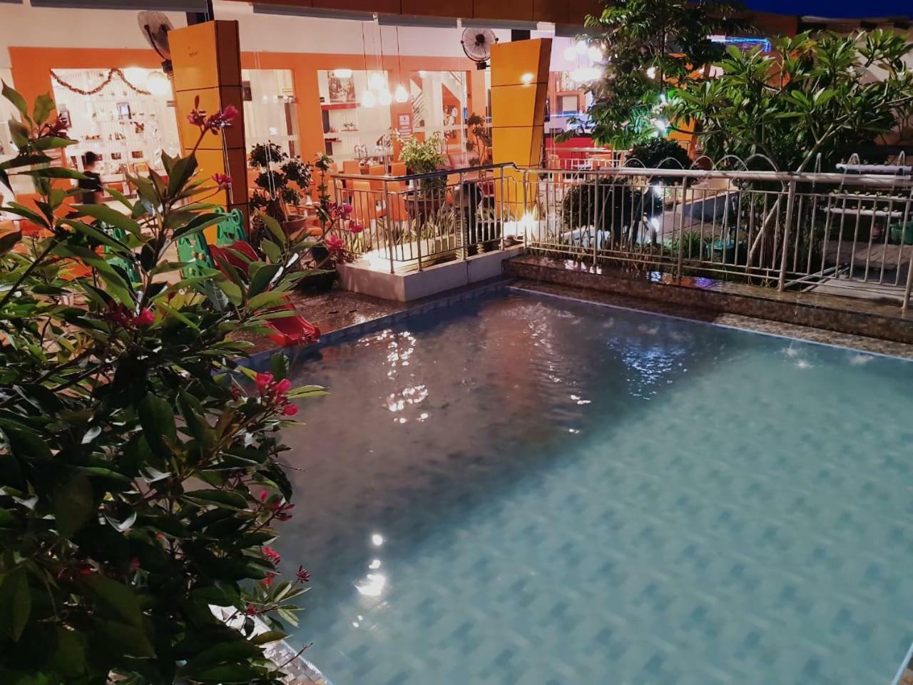 Fortune Front One Hotel Кендарі Екстер'єр фото