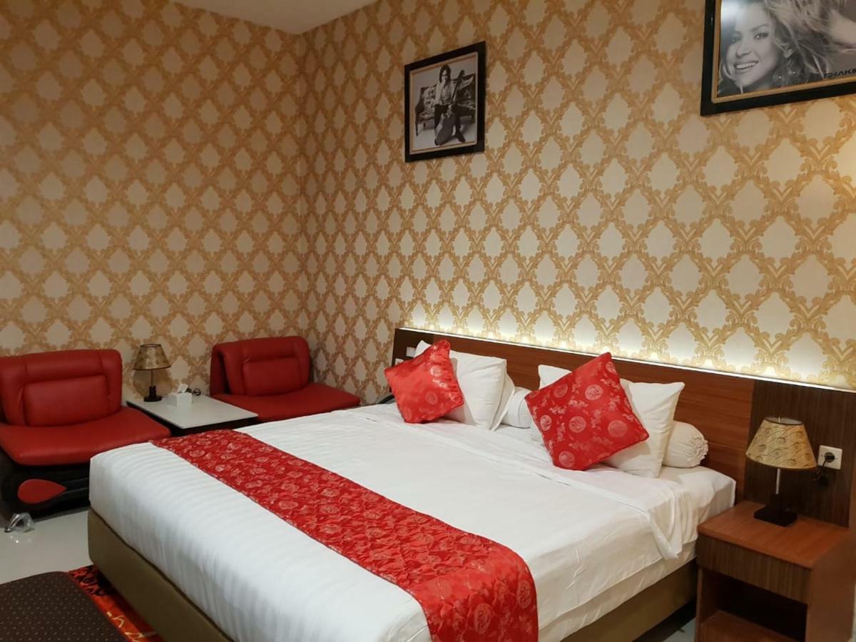 Fortune Front One Hotel Кендарі Екстер'єр фото
