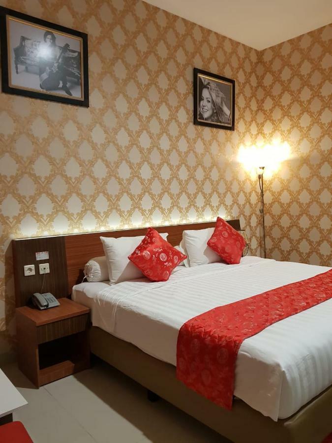 Fortune Front One Hotel Кендарі Екстер'єр фото