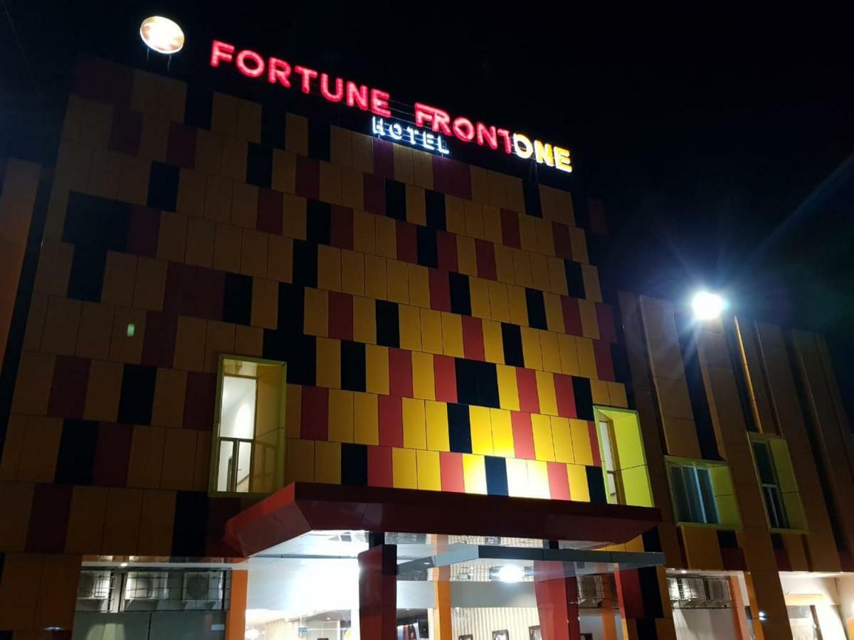 Fortune Front One Hotel Кендарі Екстер'єр фото