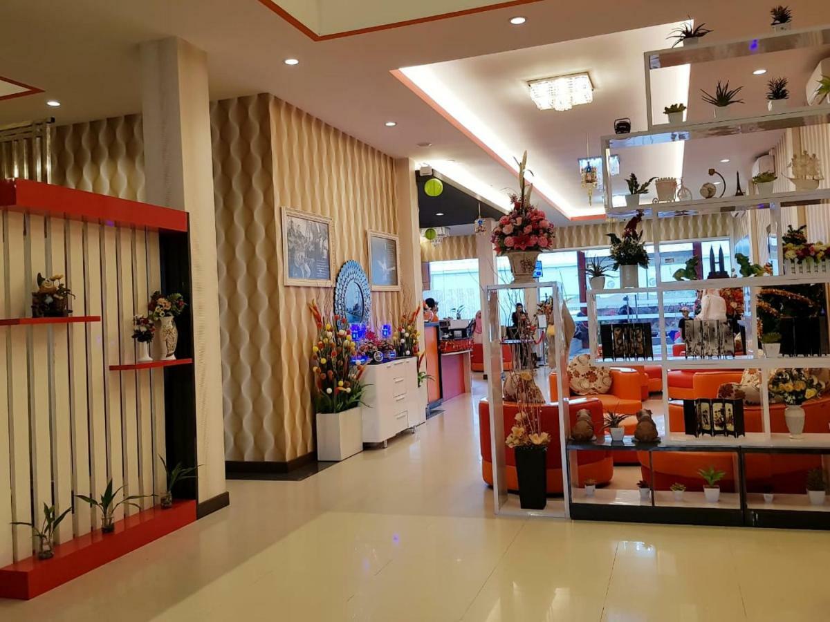 Fortune Front One Hotel Кендарі Екстер'єр фото