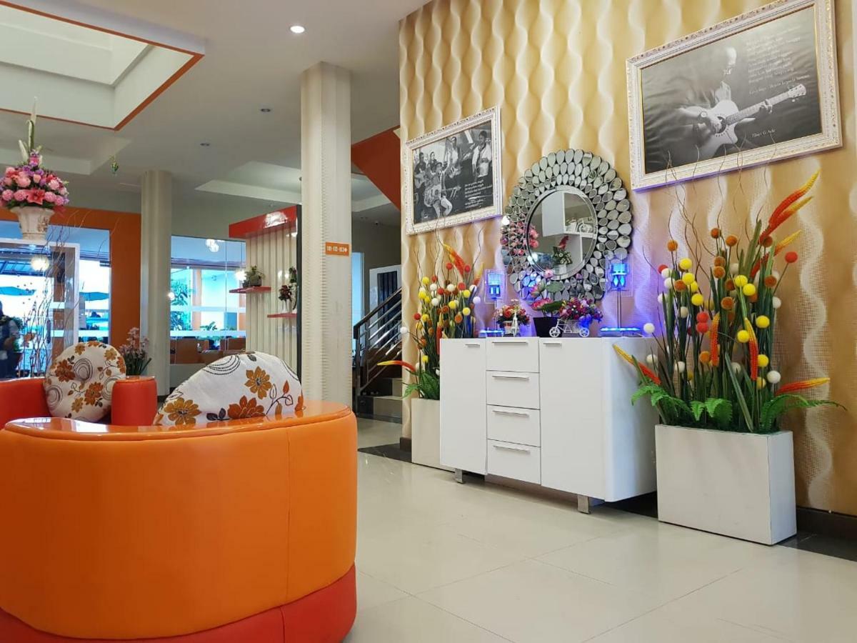 Fortune Front One Hotel Кендарі Екстер'єр фото