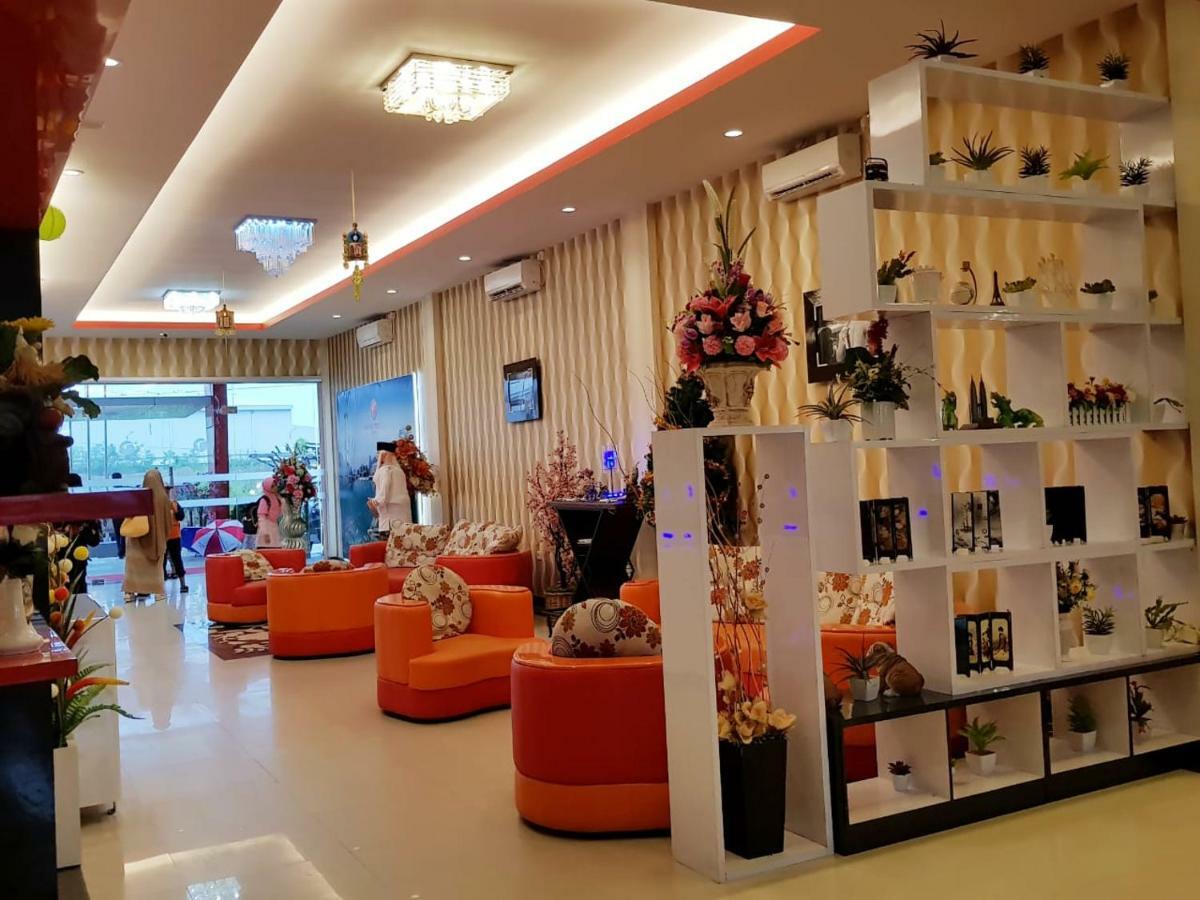 Fortune Front One Hotel Кендарі Екстер'єр фото